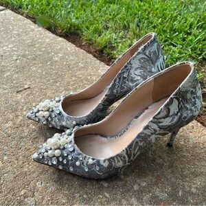 . Aldo Gray Floral Embellished Heels. Size 9